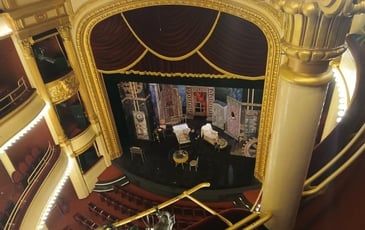 Levez les yeux : une visite d'un théâtre à l'italienne !