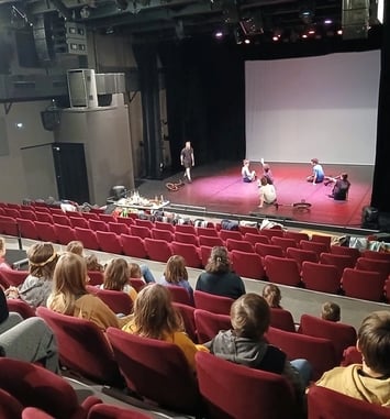 Visitez Le Pari, lieu unique dédié à la création contemporaine et au spectacle vivant !