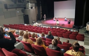 Visitez Le Pari, lieu unique dédié à la création contemporaine et au spectacle vivant !
