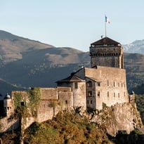 Visite guidée du Château fort – Musée Pyrénéen : « secrets archéologiques »