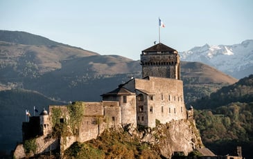 Visite guidée du Château fort – Musée Pyrénéen : « secrets archéologiques »