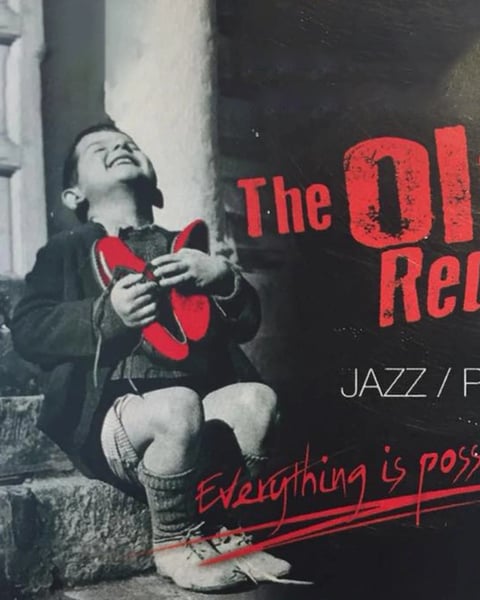 Concert The Old Red Shoes